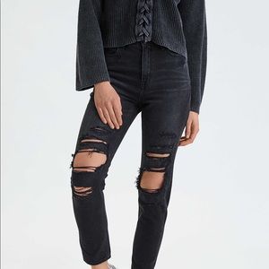 AMERICAN EAGLE WORN MOM JEANS SIZE 4